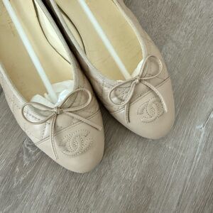 CHANEL Beige Flats with Classic Ballet Design
